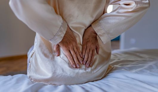 Comment soulager les douleurs au sacrum en position assise 