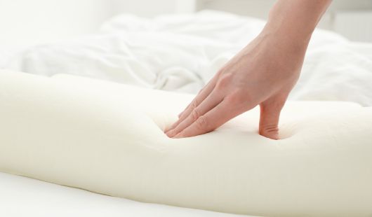 Comparaison oreiller mémoire de forme compressé et non compressé – Guide ergonomique