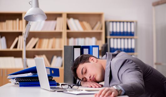 Hypersomnie : Comprendre la somnolence diurne excessive
