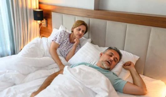 position de sommeil ronflement 